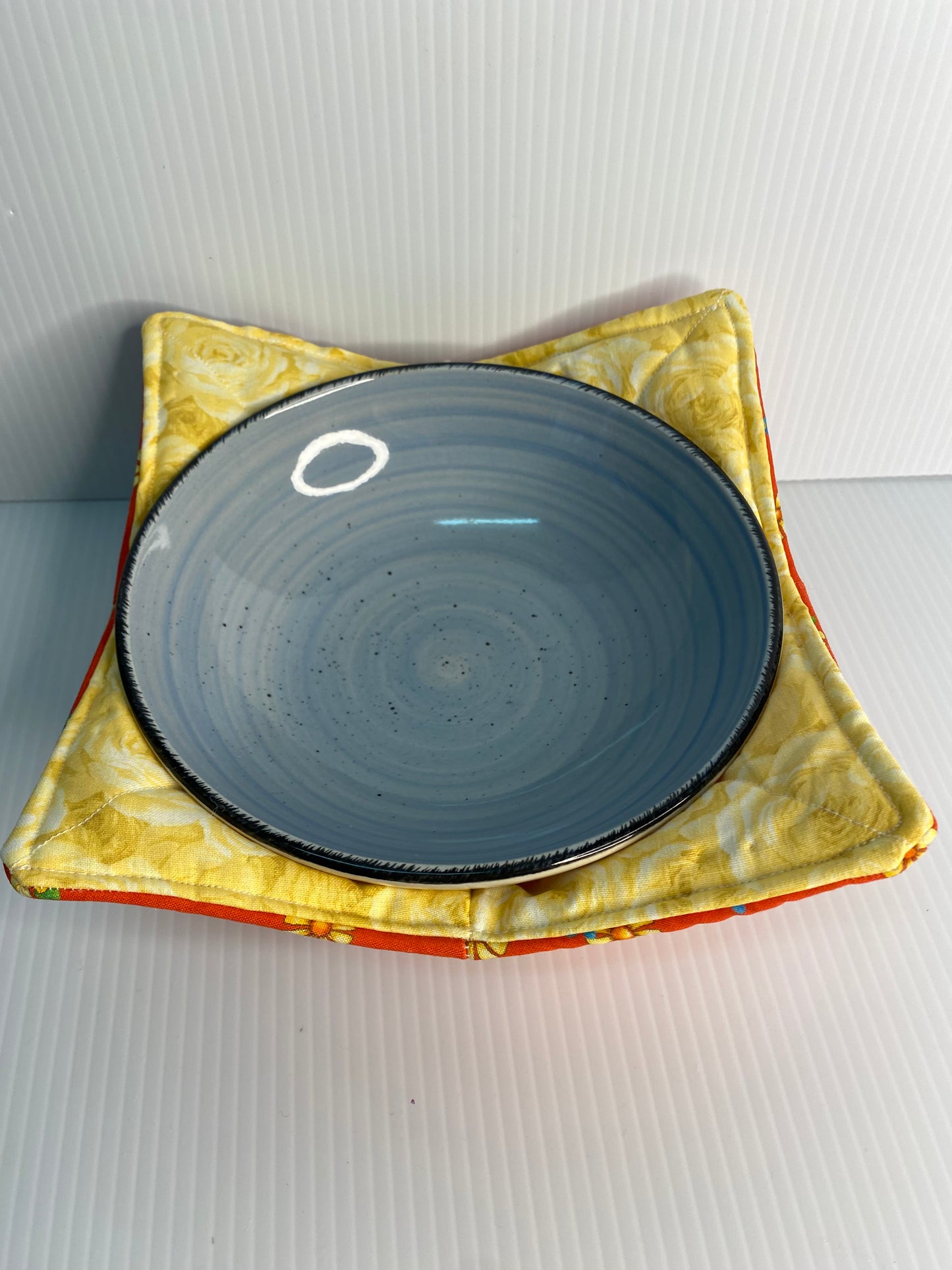 Microwave Bowl Cosy Red with yellow flowers