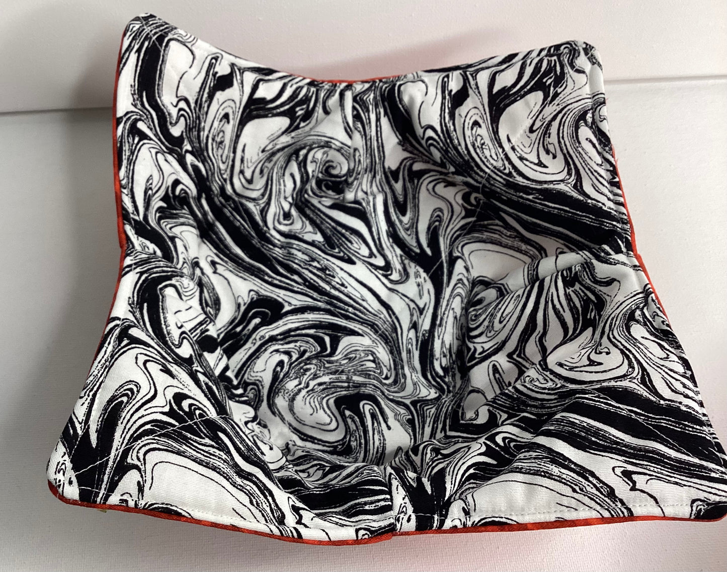 Microwave Bowl Cosy Black & White Swirl with Red