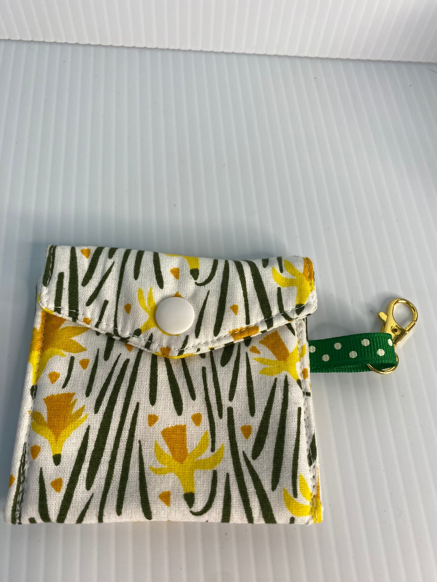 Large Ear Bud Pouch - Daffodils