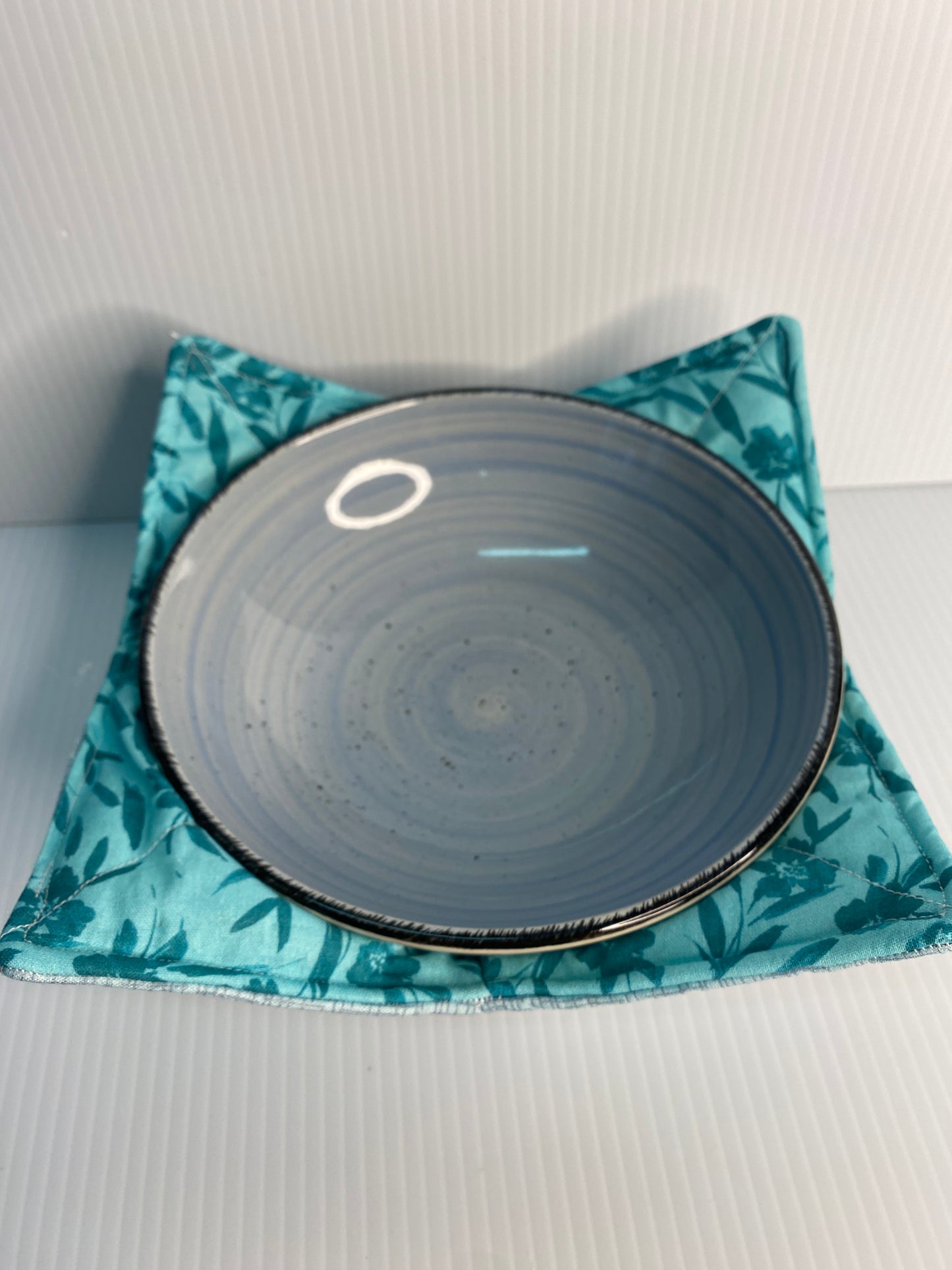 Microwave Bowl Cosy Blue lines and blue flowers