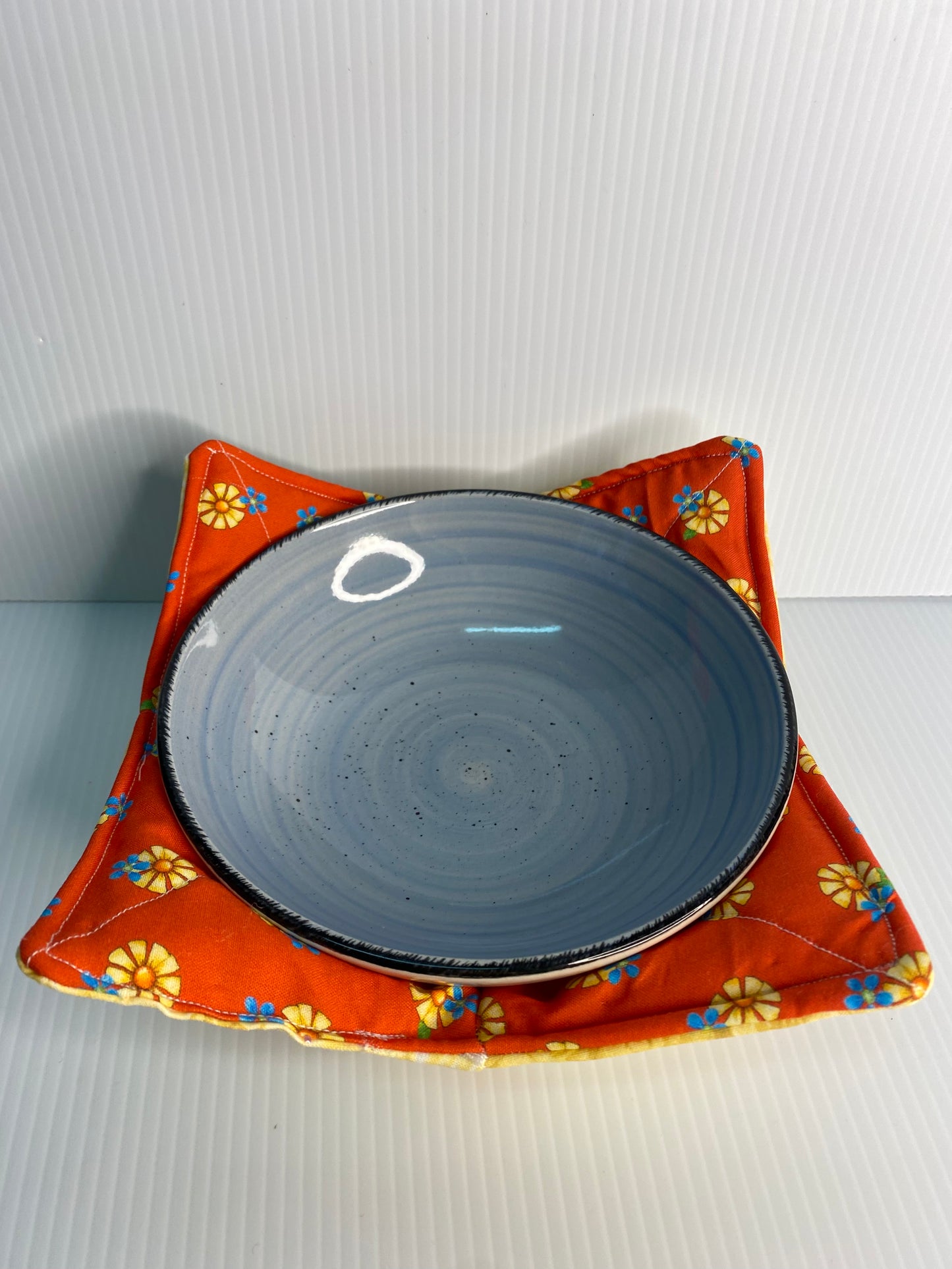 Microwave Bowl Cosy Red with yellow flowers