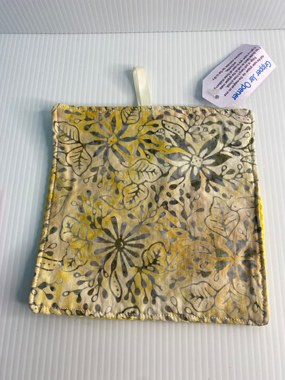 Strong Grip Jar Opener  - Flowers & Leaves on Cream Background with Yellow Back